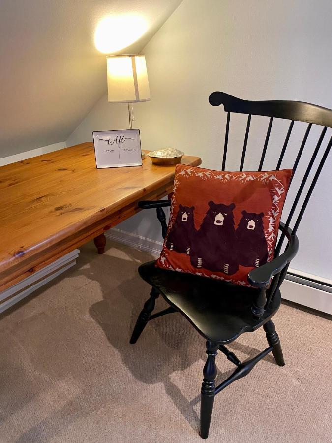 Goldilocks Bed & Breakfast Кодиак Экстерьер фото